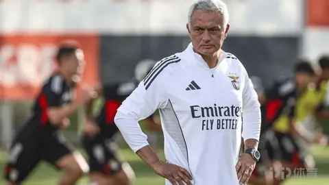 国足半场战况：困境之下，表现能否扭转乾坤？